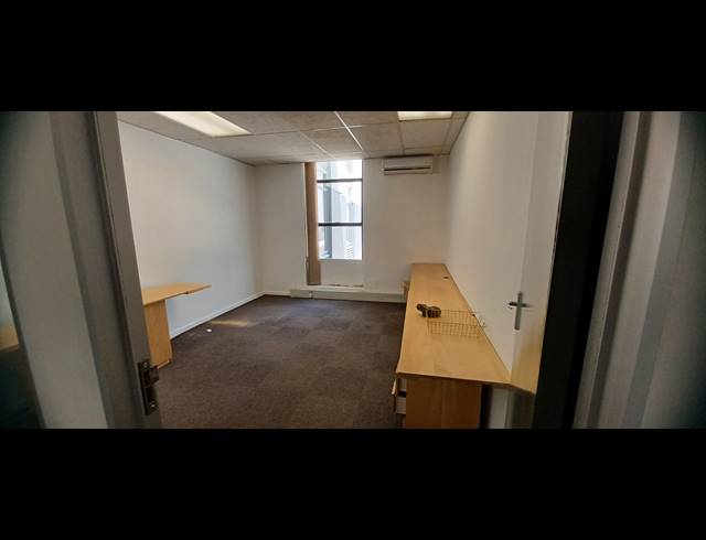 419M² OFFICE TO LET IN HYDE PARK
